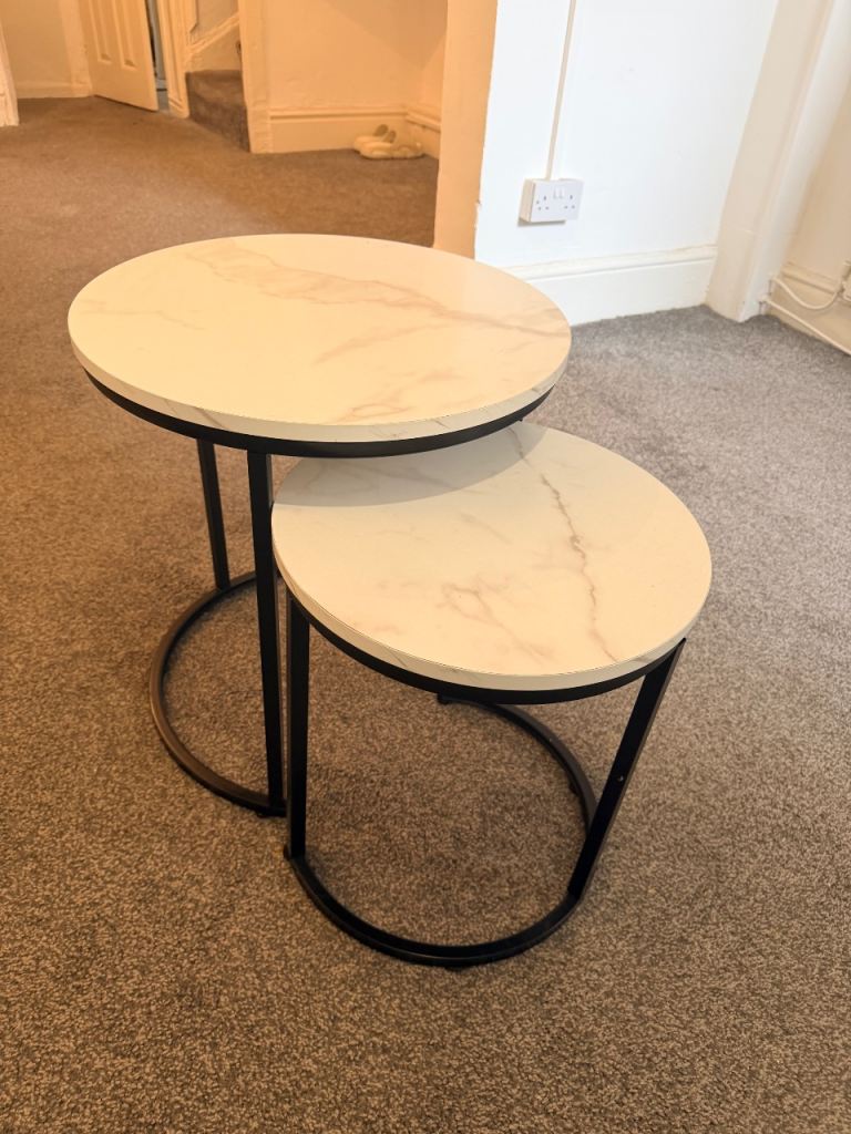 Round coffee table