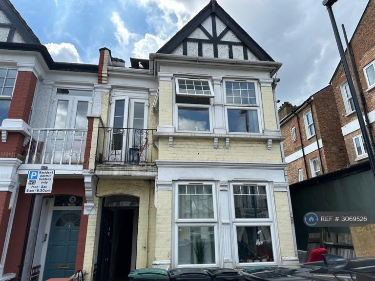 2 bedroom flat in St Margerets Avenue, London, N15 (2 bed) (#3069526)