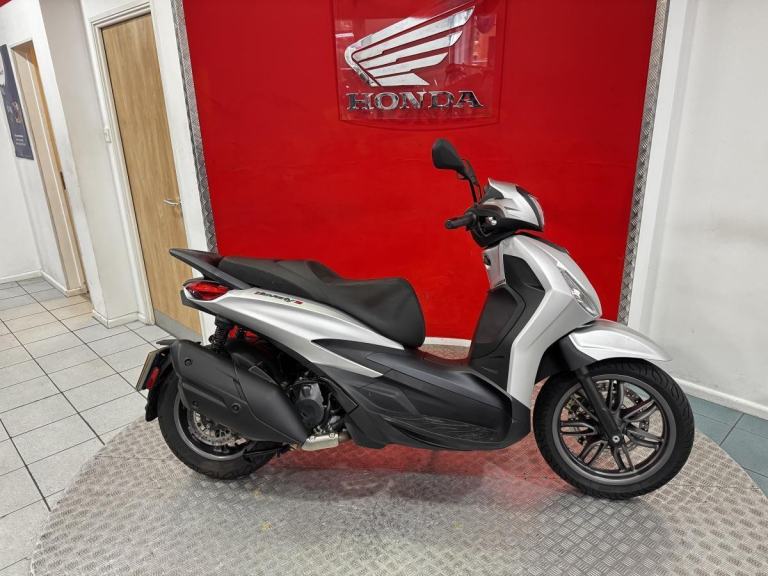 2024 '74' Piaggio Beverley S 400 