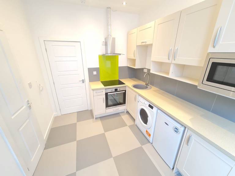 Studio Flat Available All Bills Included- Withington