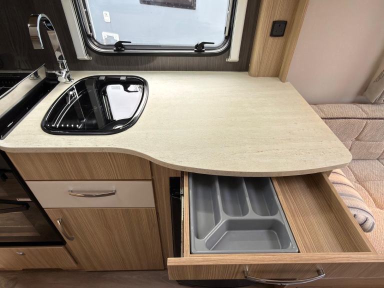 2016 COACHMAN PASTICHE 520, 4 BERTH CARAVAN WITH ALDE & MOVER