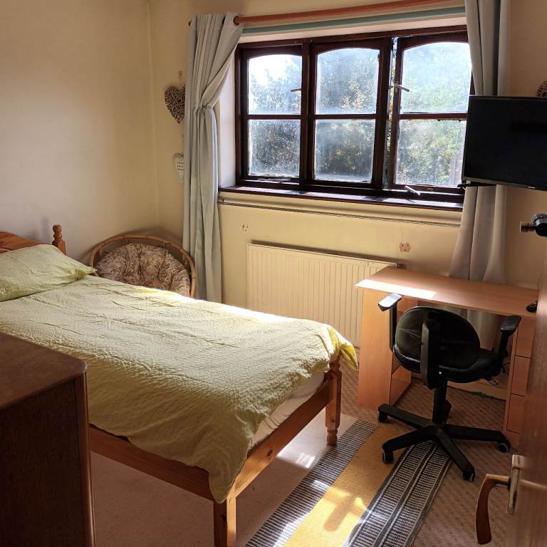 Room to rent in quiet house