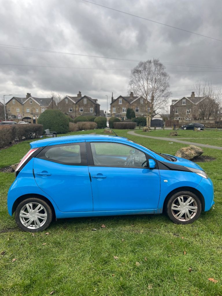 Toyota, AYGO, Hatchback, 2016, Manual, 998 (cc), 5 doors