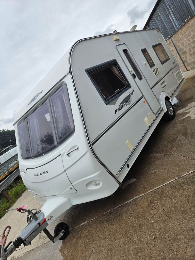 2008 Coachman Pastiche 535/4 fixed bed caravan with awning and accessories 