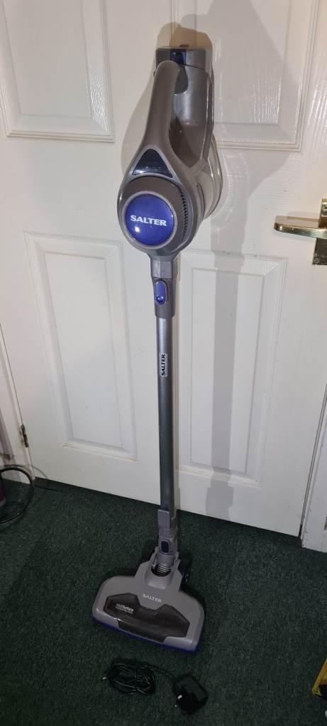 Rechargeable vacuum cleaner Works well wellSalter cleaner
