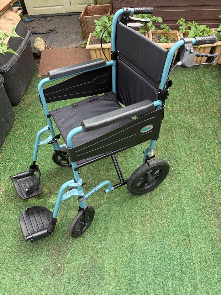 Days Escape Lite Wheelchair – green, Good Condition