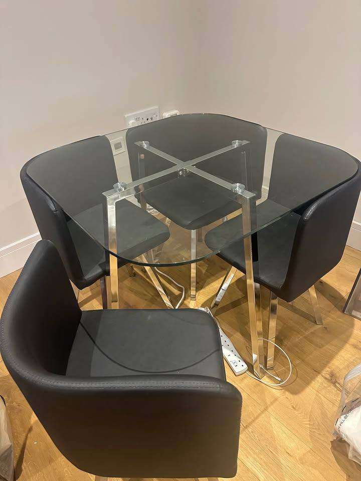 Black Glass Dining Table and 4 Chairs – Good Condition