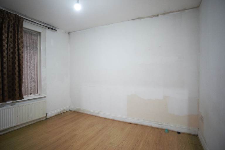 Impressive 5-bedroom semi-detached house available to rent in Harrow, HA1