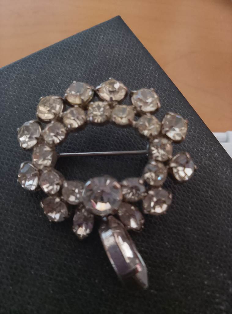 Ladies brooch only used twice 