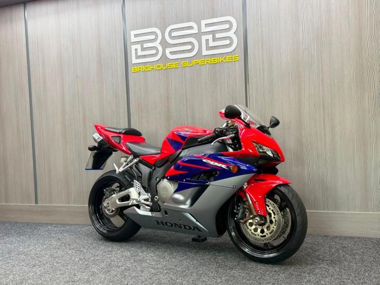 2005 05 Honda CBR1000RR Fireblade RR5 - Standard bike - Low miles
