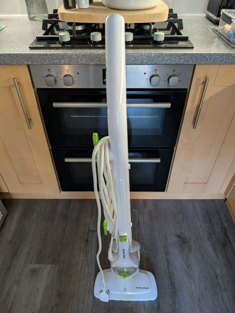 Morphy Richards steam mop