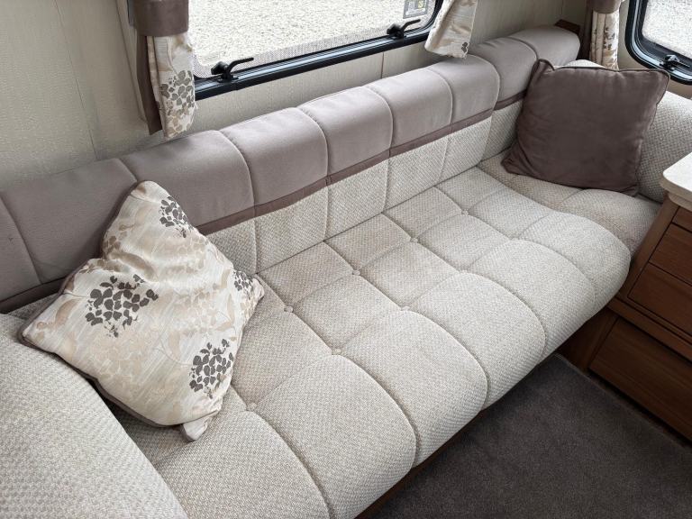 ELDDIS AFFINITY 530 - 3 BERTH CARAVAN + AIR CONDITIONING + MOTORMOVER