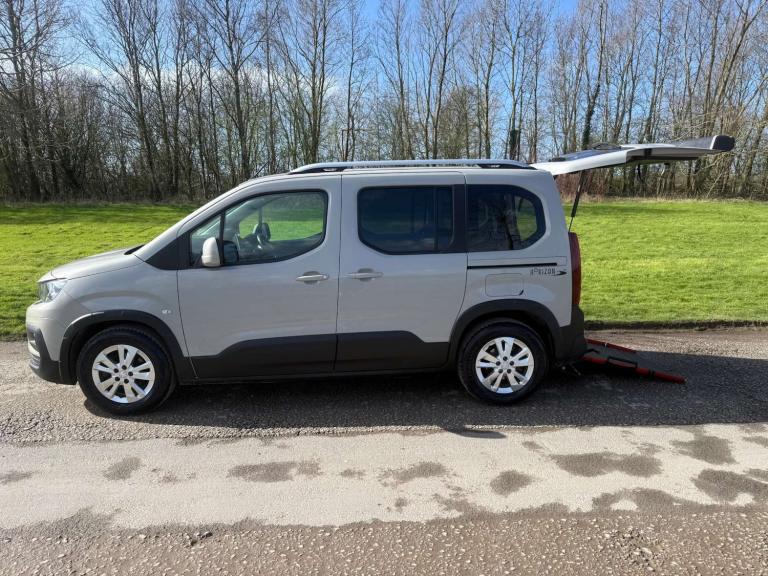 2019 Peugeot Rifter 1.5 Horizon *6,900 MILES * 5 SEATS* Wheelchair Accessible Vehicle WAV MPV Die...