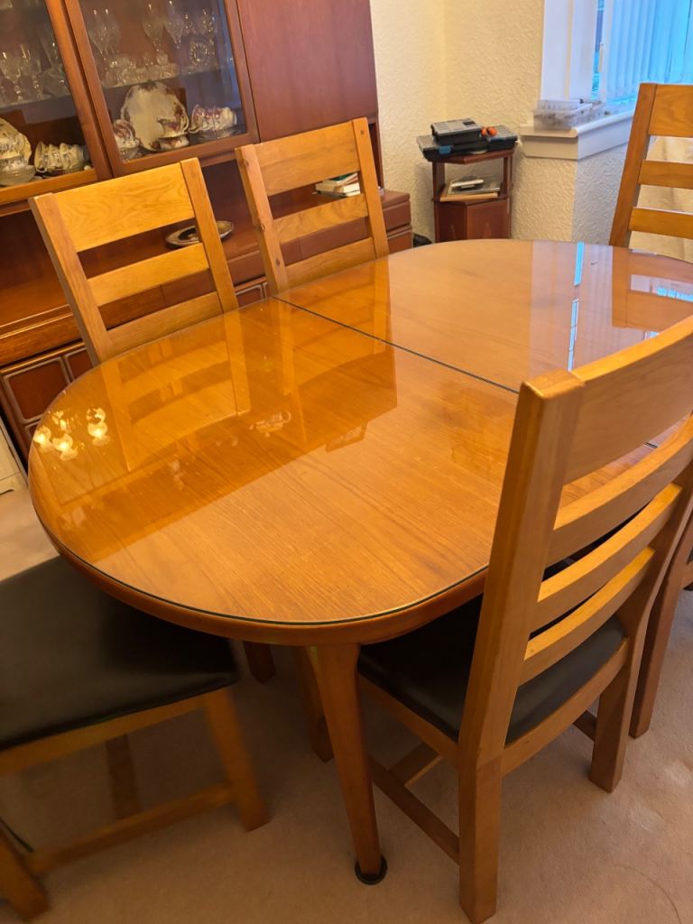 Extendable Dining Table & 6 Chairs