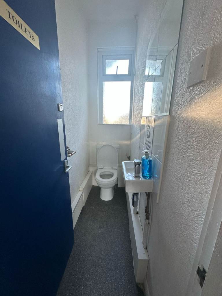 1 Large  Double bedroom to Rent in HMO Property (RM18)