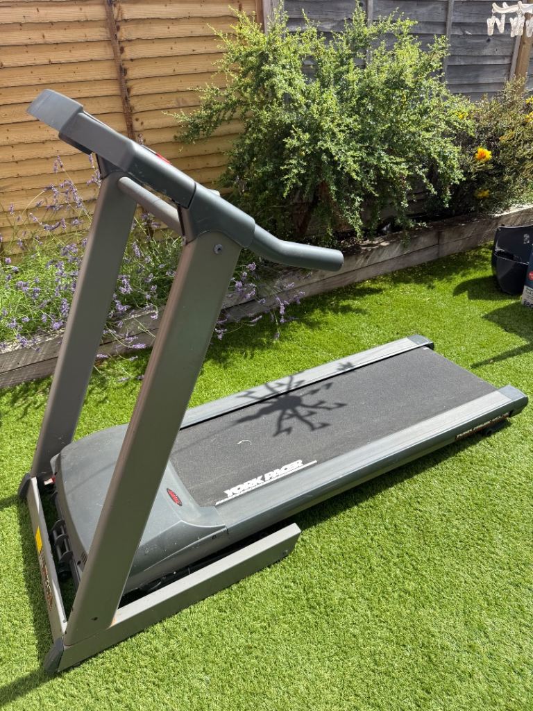 YORK PACER 4850 HRC Treadmill – Good Condition