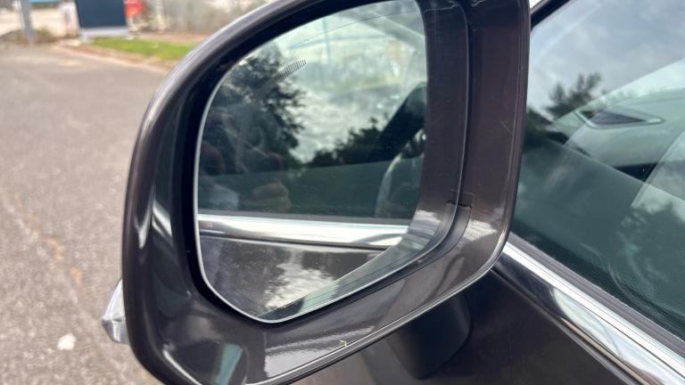 2024 Volvo XC60 Recharge Ultimate, T8 AWD Plug-in hybrid, Electric/Petrol, Bright ESTATE Petrol/E...