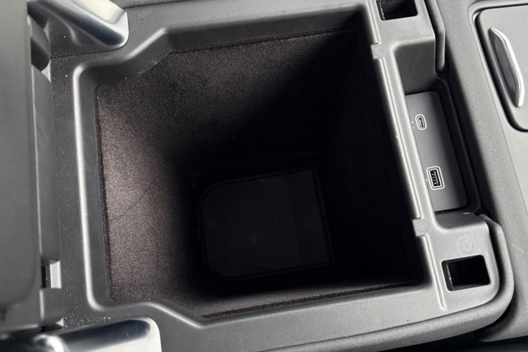 2024 Land Rover Discovery 3.0 D300 Dynamic HSE 5dr SUV DIESEL Automatic