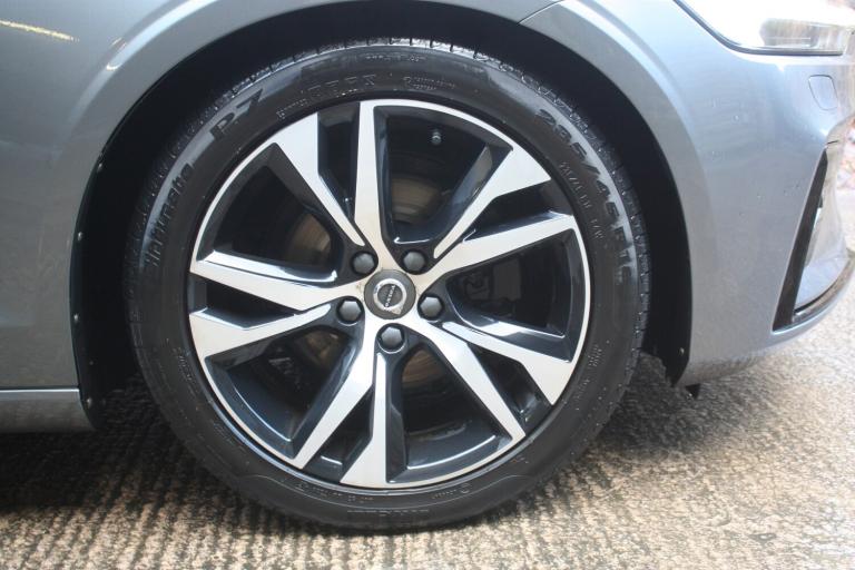 VOLVO V60 2.0 R-Design Plus D4 2019