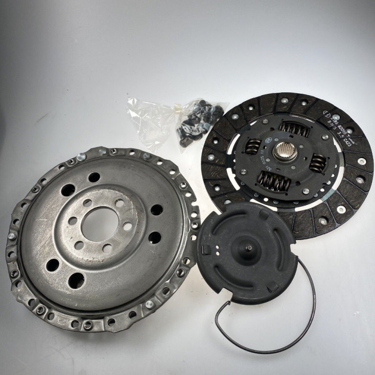 LUK 621 1332 09 QUALITY CLUTCH KIT FITS VW GOLF POLO VENTO SEAT CORDOBA IBIZA TOLEDO HALF PRICE