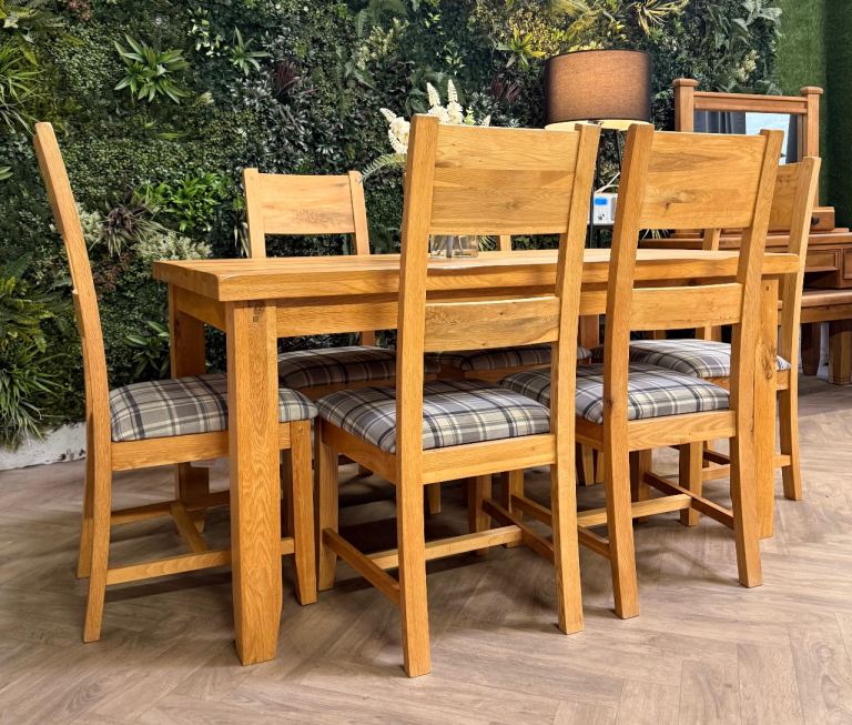 Solid oak kitchen table & 6 chairs/dining set