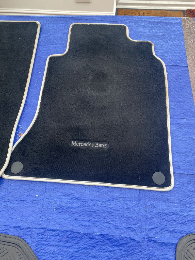 Mercedes car mats in good condition