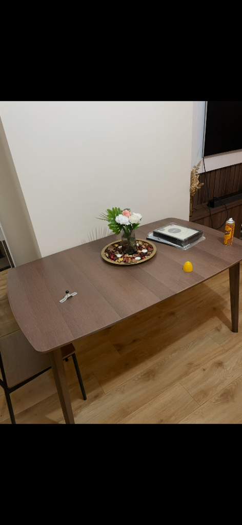 6-8 seater extendable dining table 