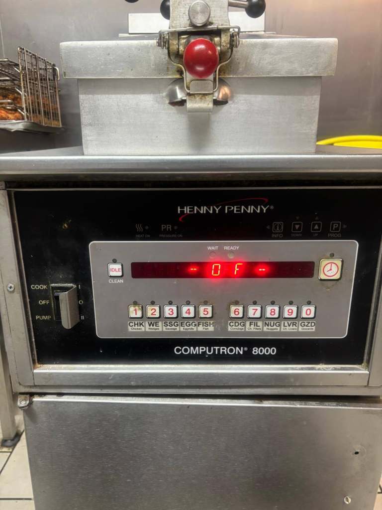 HENNY PENNY  8000 GAS MODEL KFC TYPE CHICKEN PRESSURE FRYER CATERING COMMERCIAL KITCHEN EQUIPMENT 