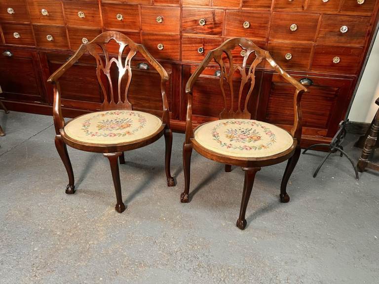 Pair of Antique Edwardian Mahogany Open Armchairs – c.1900–1910