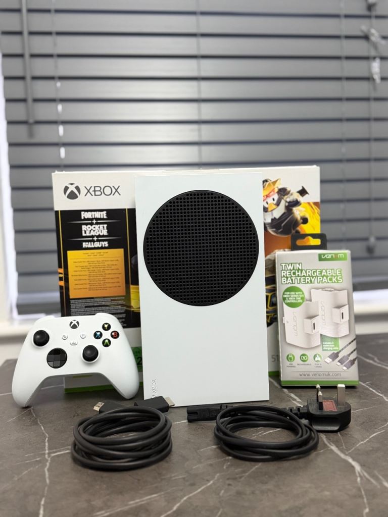 Xbox Series S 512GB – Excellent Condition – Boxed – Controller + Rechargeable Batteries