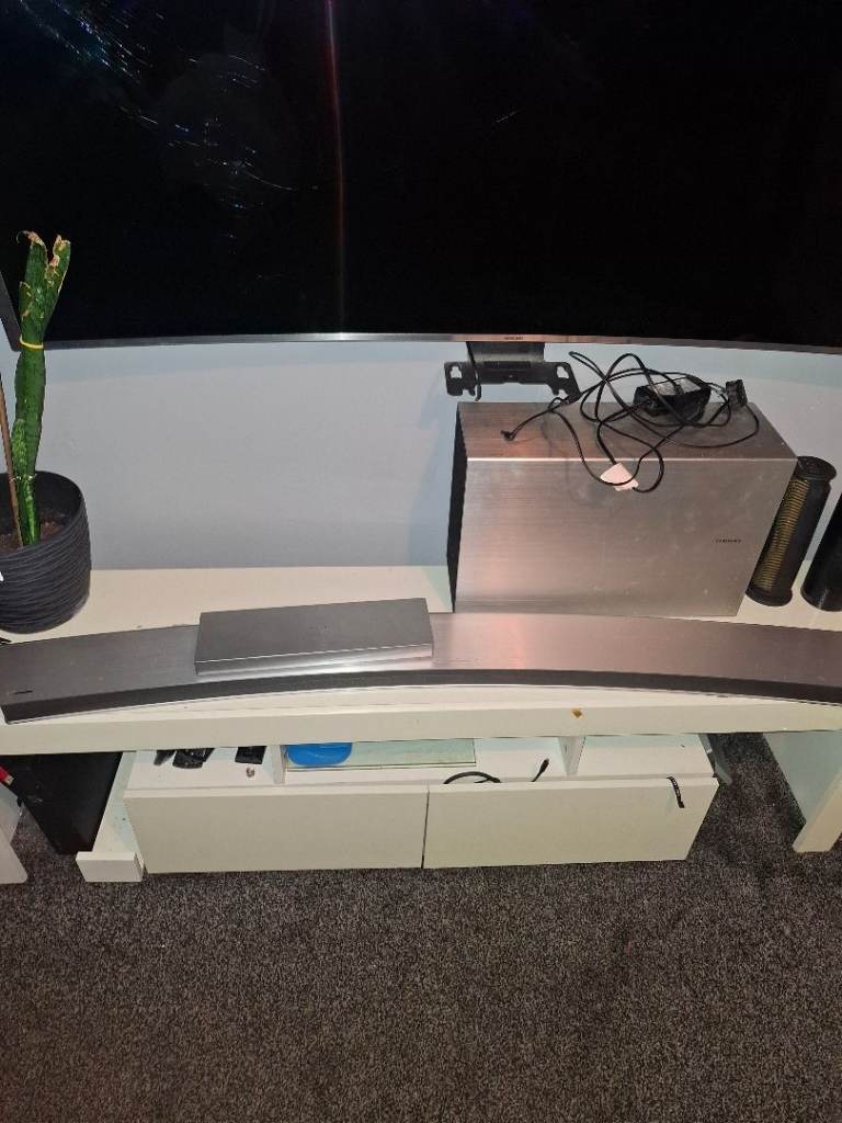 Samsung curved sound bar subwoofer and one connect box