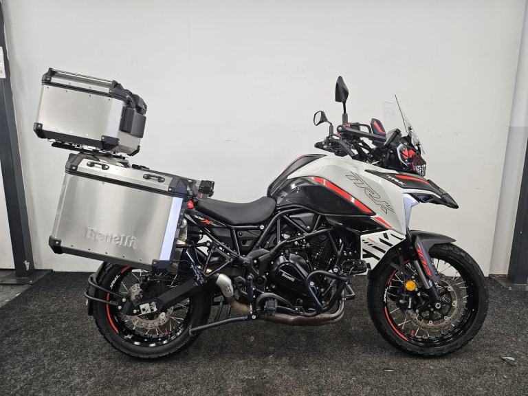 BENELLI TRK 702X ** SPOT LIGHTS - FULL LUGGAGE - 2 KEYS **