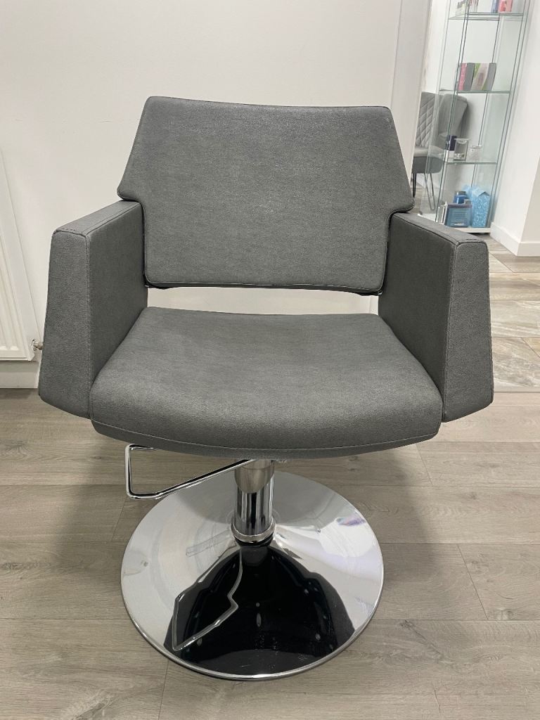 Hairdressing basin and chairs 