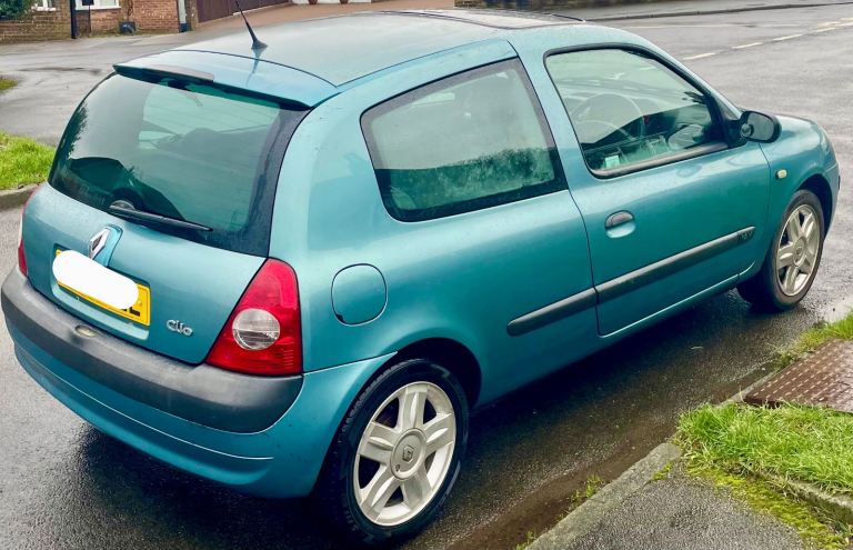 Renault Clio 1.2 16v petrol Dynamique  Model 74 bhp Hpi clear Great car (2004 04)