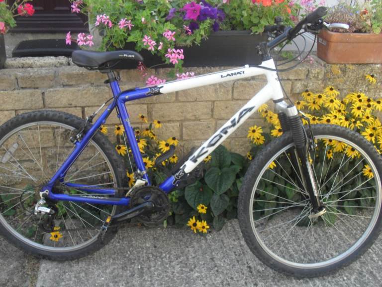 KONA ADULT MOUNTAIN BIKE.
