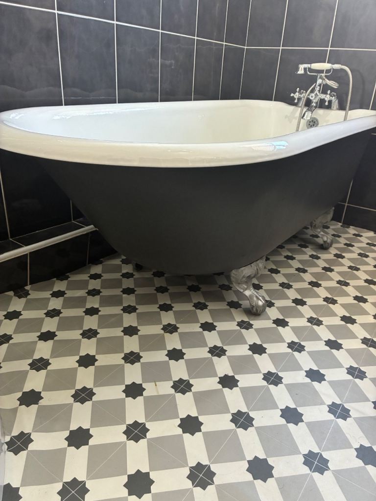 Bath - cast iron roll top 