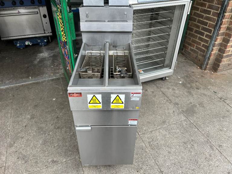  NAT GAS TWIN TANK FRYER  CATERING COMMERCIAL KITCHEN EQUIPMENT CAFE KEBAB CHICKEN RESTAURANT