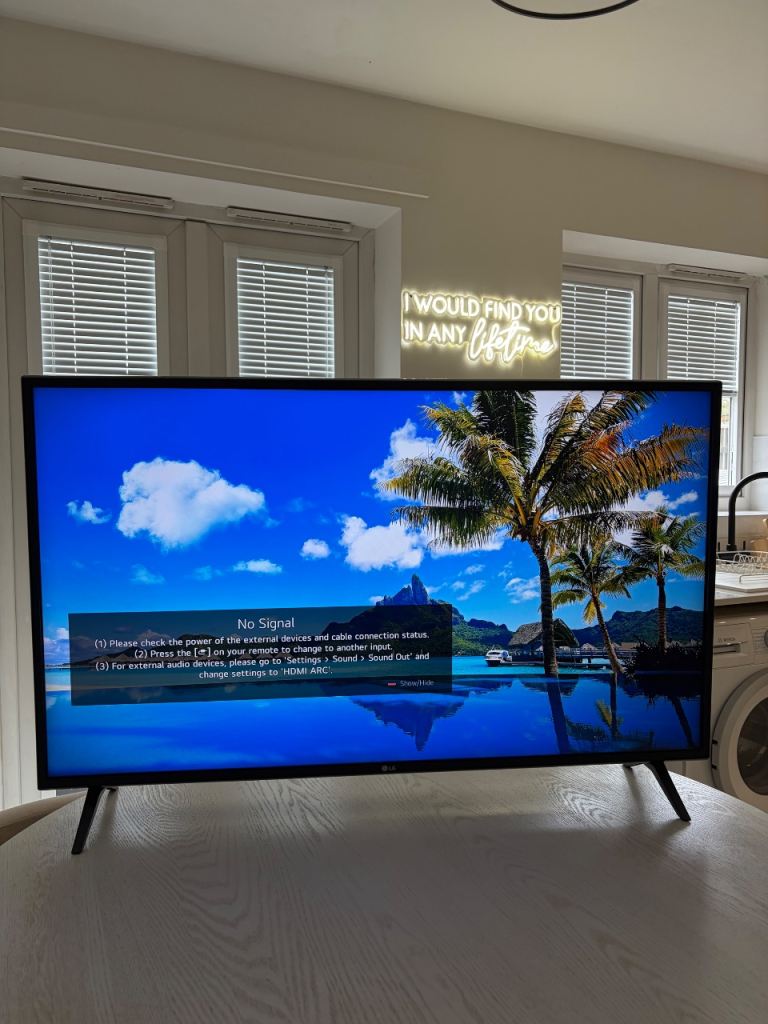 LG 43” Smart TV 4K Ultra HDR HD LED
