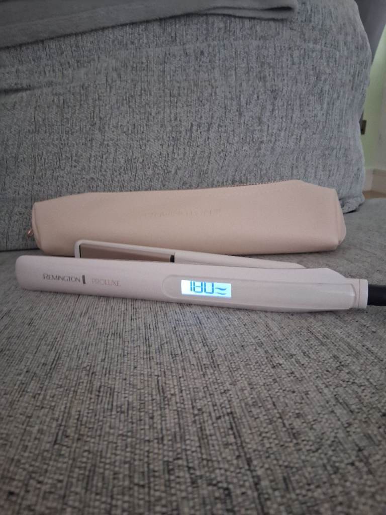 Remington Hair Straighteners with Digital Display and Heat Pouch