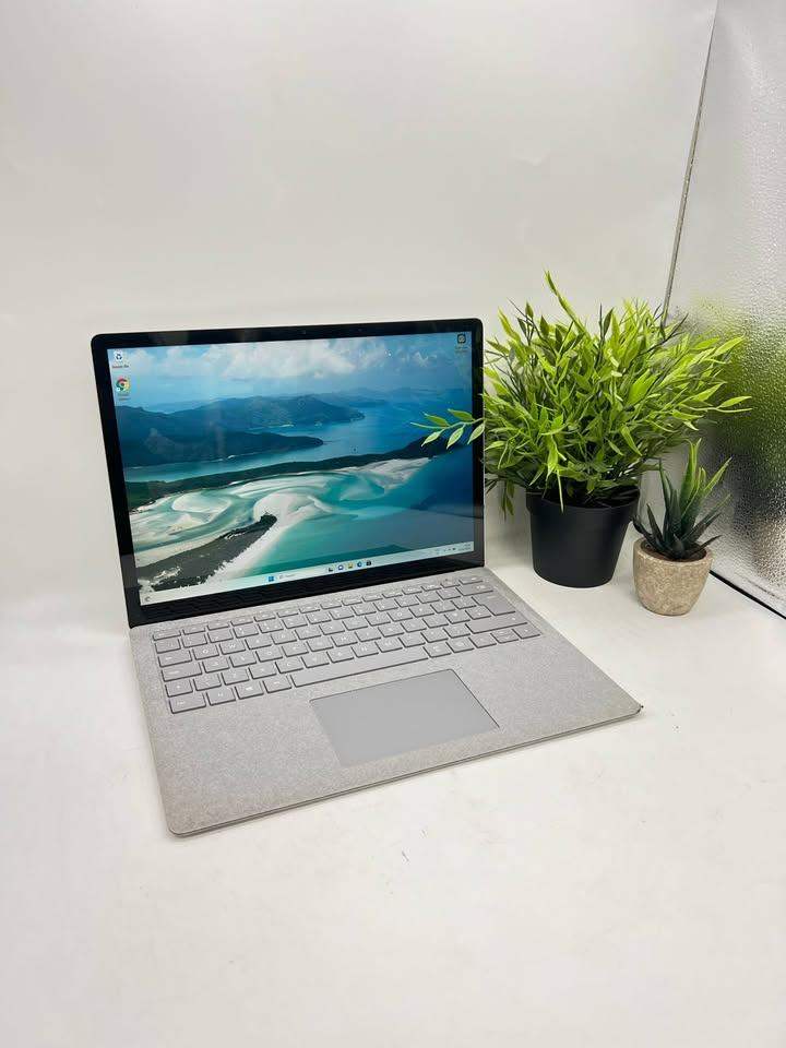 Microsoft Surface Laptop | i5 7th Gen | 8GB RAM | 256GB SSD | Touch 4K