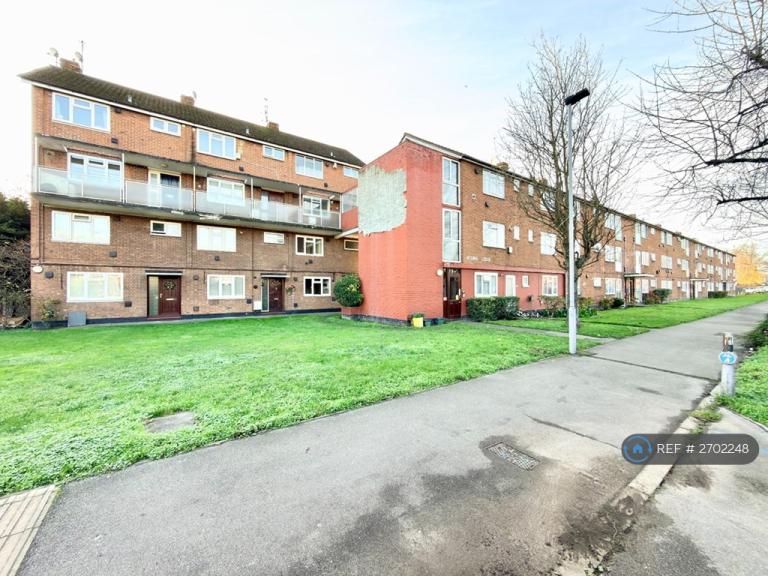 2 bedroom flat in Roding Lodge, Ilford, IG1 (2 bed) (#2702248)