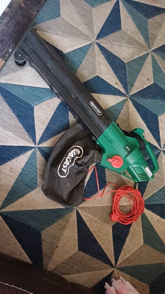 Qualcast leafblower/ vacuum