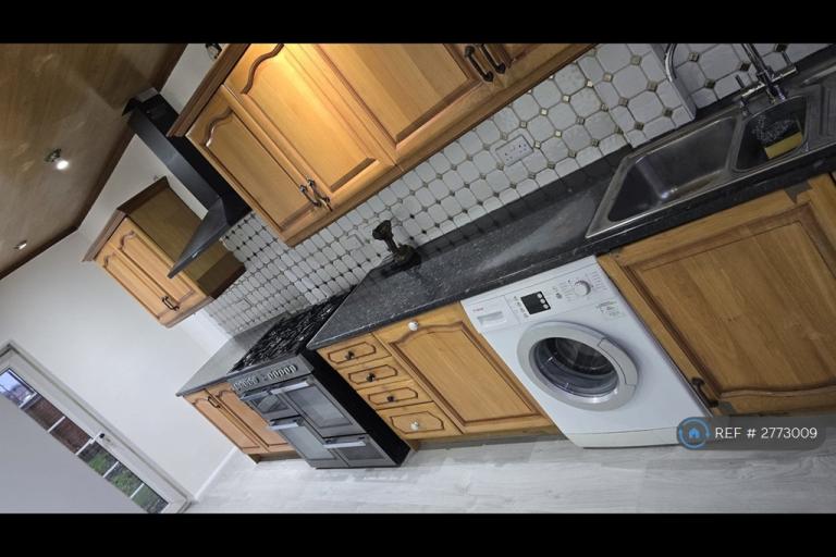 3 bedroom house in Southbury Road, Enfield, EN3 (3 bed) (#2773009)