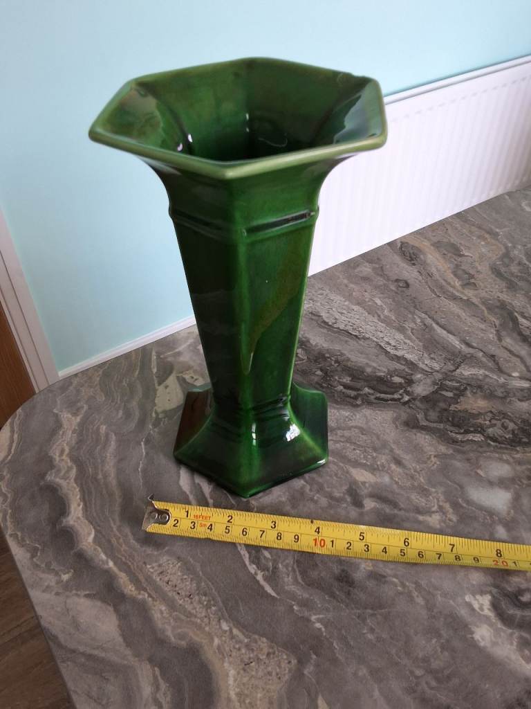 WARDLE, England 1923 art deco vase