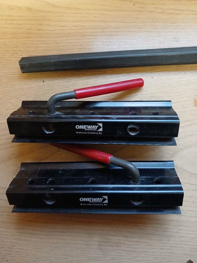 Woodturning chisel grinding jig