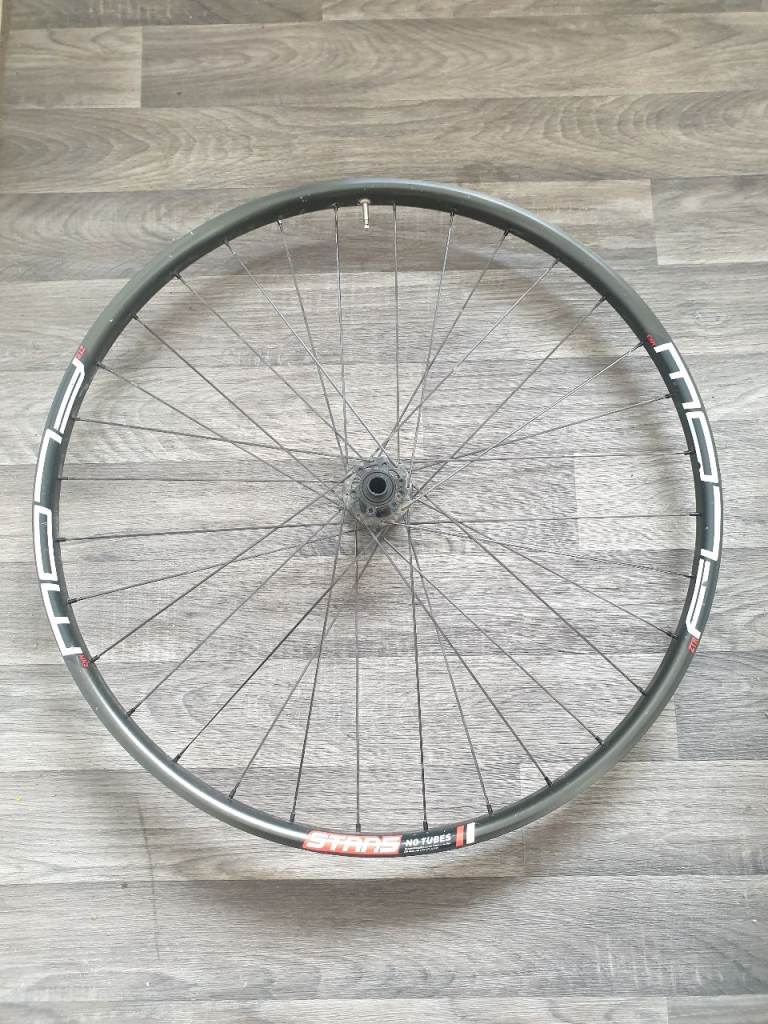29 inch wheel , 29er tubeless wheel Stans / Superstar like Hope wheel etc. Bolt thru axle wheel.