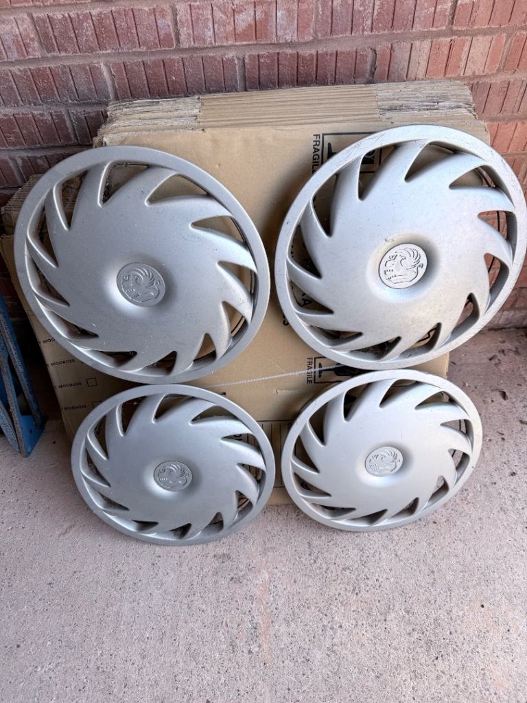 Vauxhall wheel trims x4