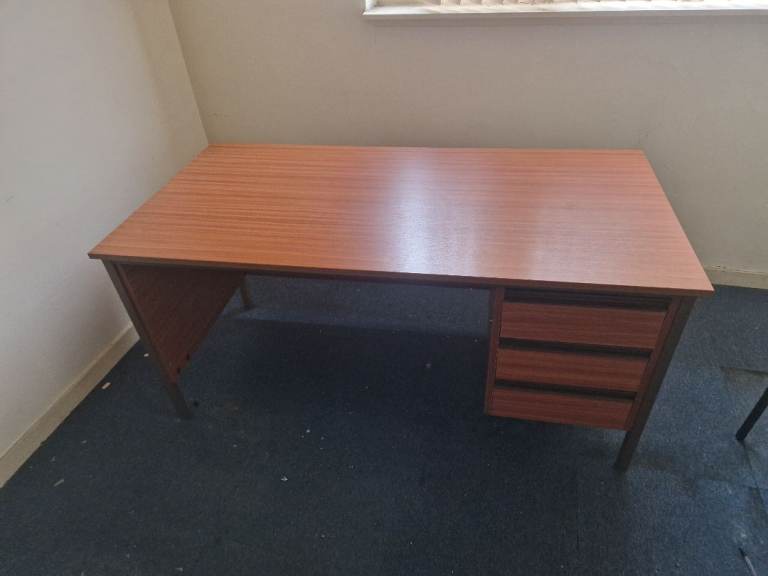 Office desk free for uplift