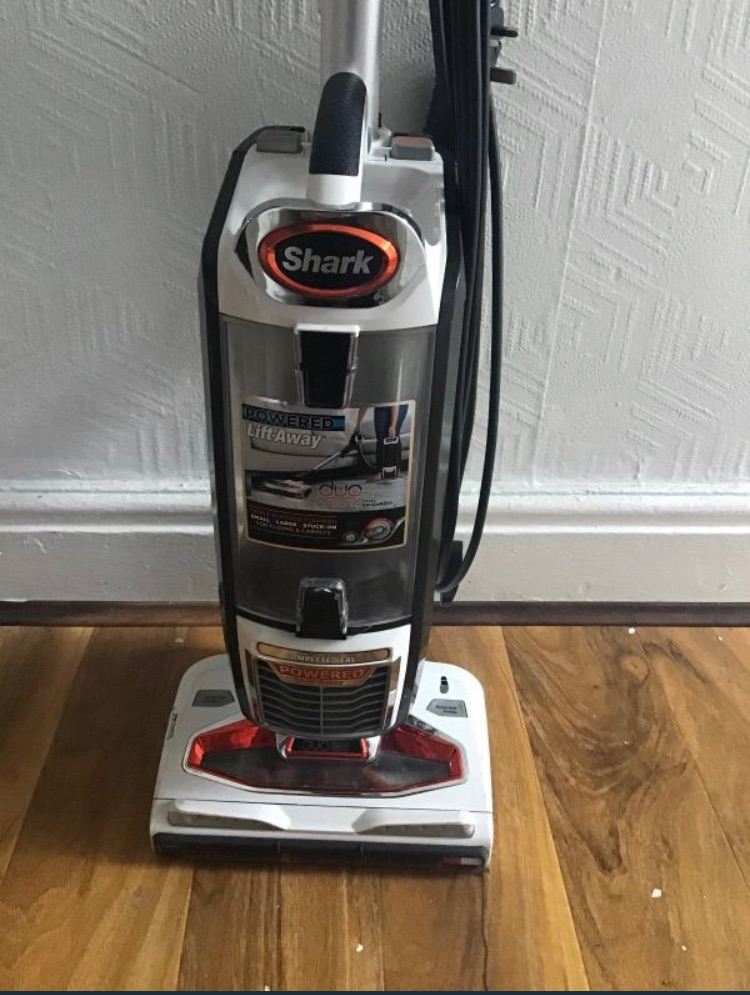 SHARK DuoClean Powered Lift-Away NV801UK Upright Bagless Vacuum Cleaner