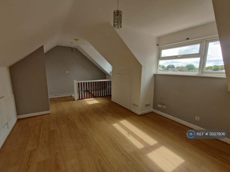1 bedroom flat in High St, Ingatestone, CM4 (1 bed) (#3027906)
